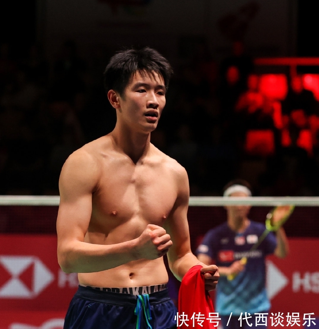 石宇奇|汤姆斯杯决赛，李诗沣阻击乔纳坦！困境之下，单打大旗李来扛