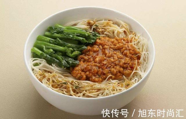 洋葱|学会这样做菠萝豌豆肉丁面，营养好吃又能解馋，每次都被吃光光
