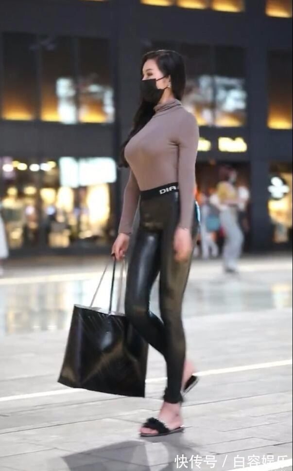 长袖 去掉繁琐的穿衣花样，简朴长袖搭配皮裤简单又酷潮