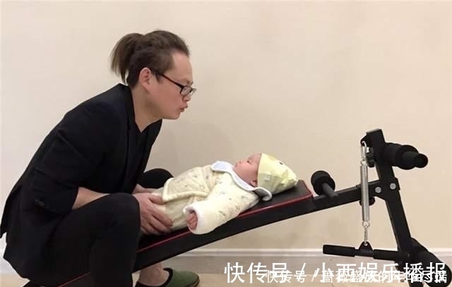 父母|3岁女孩跟爸爸走散,求助保安叔叔后,广播报出爸爸名字全场笑喷