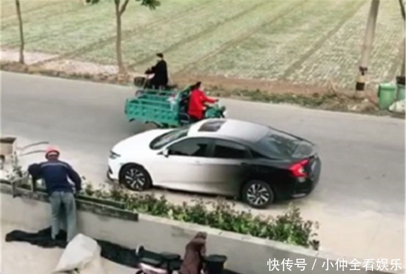 偶遇|街头偶遇本田思域，“渐变色”贴膜引人注意，平民跑车个性十足！