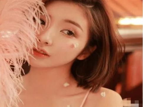 她上快本得罪了快乐家族,连何炅都不愿给她圆场,网友:情商太低了!