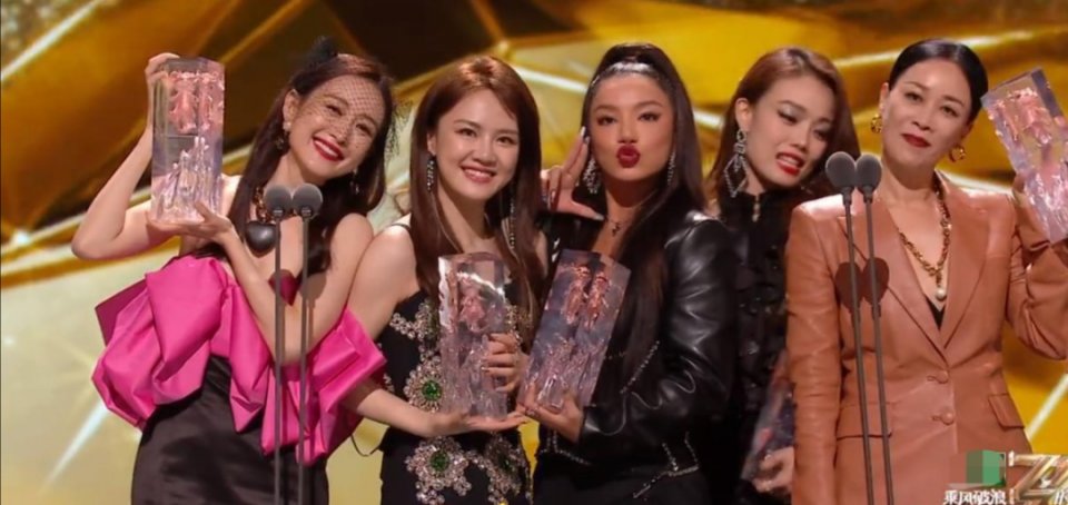 《浪姐2》成团夜开场太尴尬！姐姐全假唱，龚俊成工具人