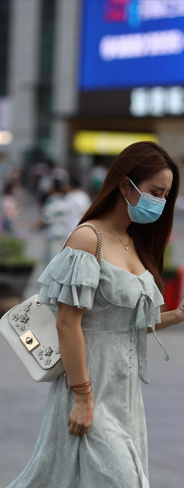 裙子 洋气精致的连衣裙穿搭十分衬气质,展示美好身材,时尚多姿