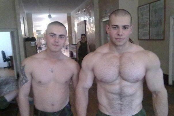 双胞胎兄弟|俄罗斯双胞胎兄弟一个练健美一个只健身,3年后差别巨大