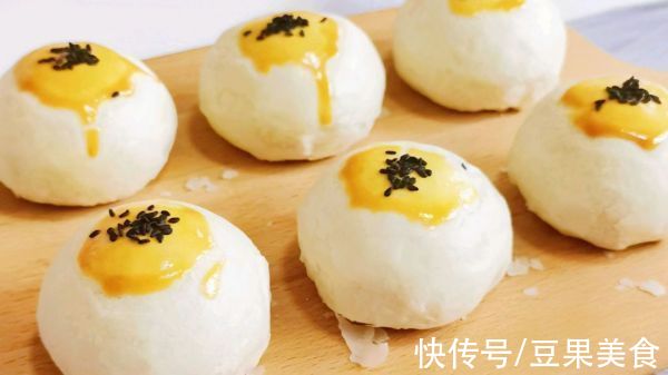 配方|零失败！私房专用配方！酥到掉渣的蛋黄酥