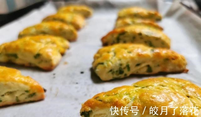 减脂抗糖的时代,来个咸味香葱司康,简单好吃半小时搞定!