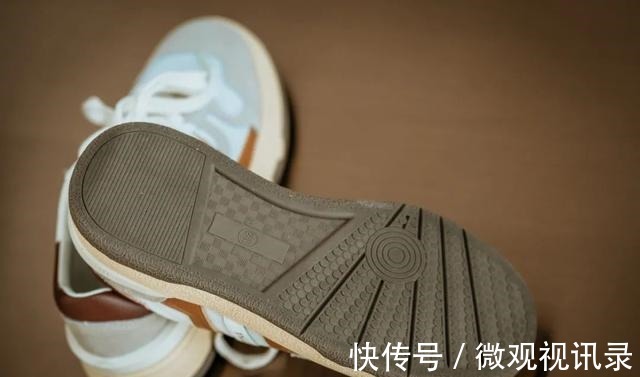 运动鞋 小白鞋失宠了!这双“ 初恋鞋 ”,太时髦!