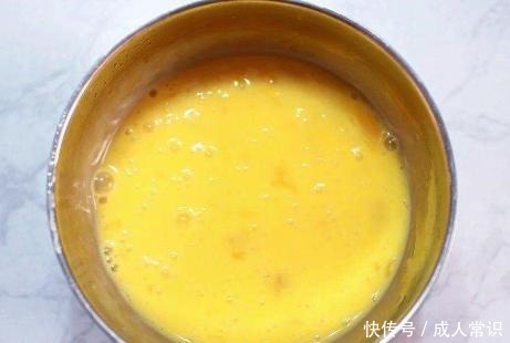 蒸鸡蛋羹,想要嫩滑无蜂窝有技巧掌握1点,蛋羹嫩滑如果冻!