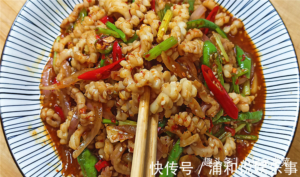 孜然面|教你“香辣鱿鱼”的做法,成菜香辣滑嫩,制作简单,看一遍就会