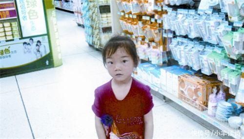 五花马千金裘|女孩一直戴着头套上学，被同学嘲笑，当她摘下头套后，众人沉默了