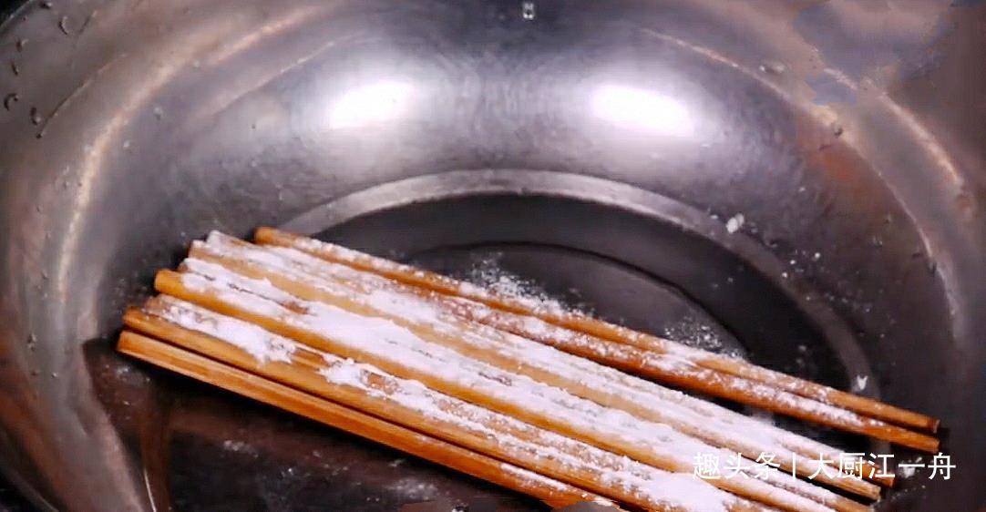 家中的筷子,用水煮已经过时了大厨教你这样做,干净快速又卫生