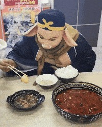 |搞笑GIF:扎心了 遇到这种情况 先捂住膝盖还是先捂脸