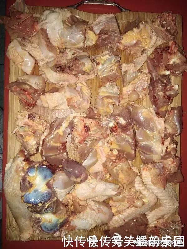 第一次去东北朋友家，5个人只做2个菜，真抠！菜上桌后我保持沉默