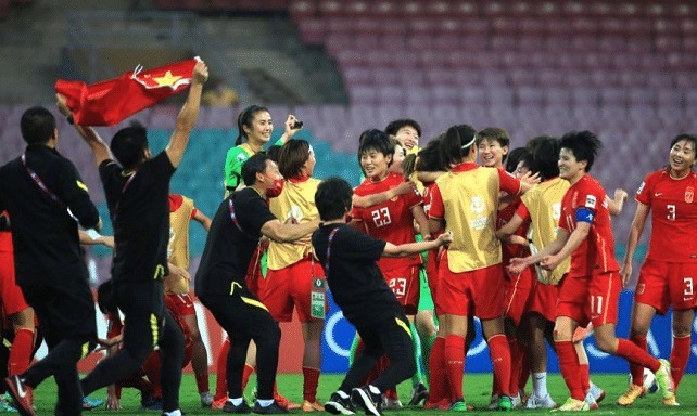 李霄鹏|载誉归来!中国女足回国,全队包机,与国足在同一酒店隔离21天
