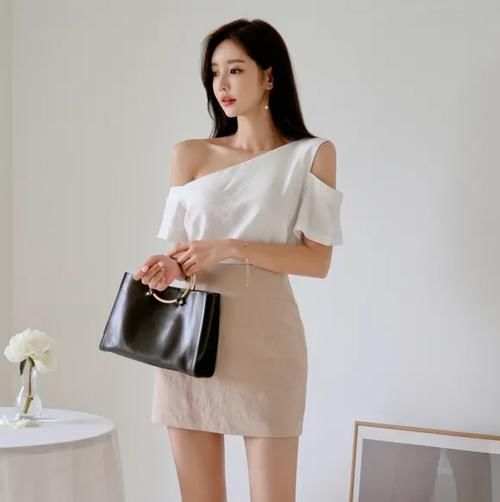 孙允珠，斜肩初露牛奶樱花双色百搭裙