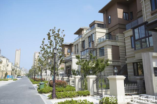 刘叔|为了养花卖掉老房子,在郊区买套别墅,住两年多,后悔了