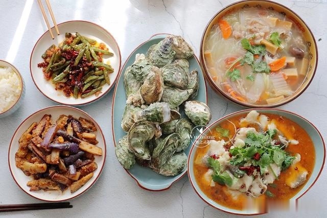 结束房贷的日子，伙食吃得很丰盛，顿顿有荤菜，真满足