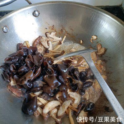  下饭神器～腊肉小炒一上桌，老人宝宝全都笑