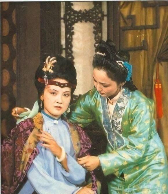 王熙凤|王熙凤究竟有没有出轨贾蓉?深知她底细的平儿,曾当众说出答案