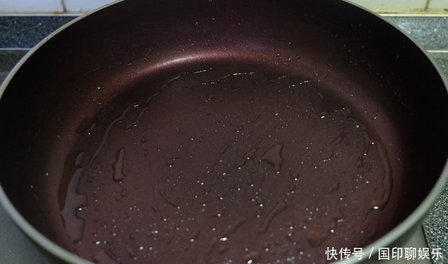 玉米面饼简单又好吃,搅一搅拌一拌,3分钟煎一锅,香软营养好