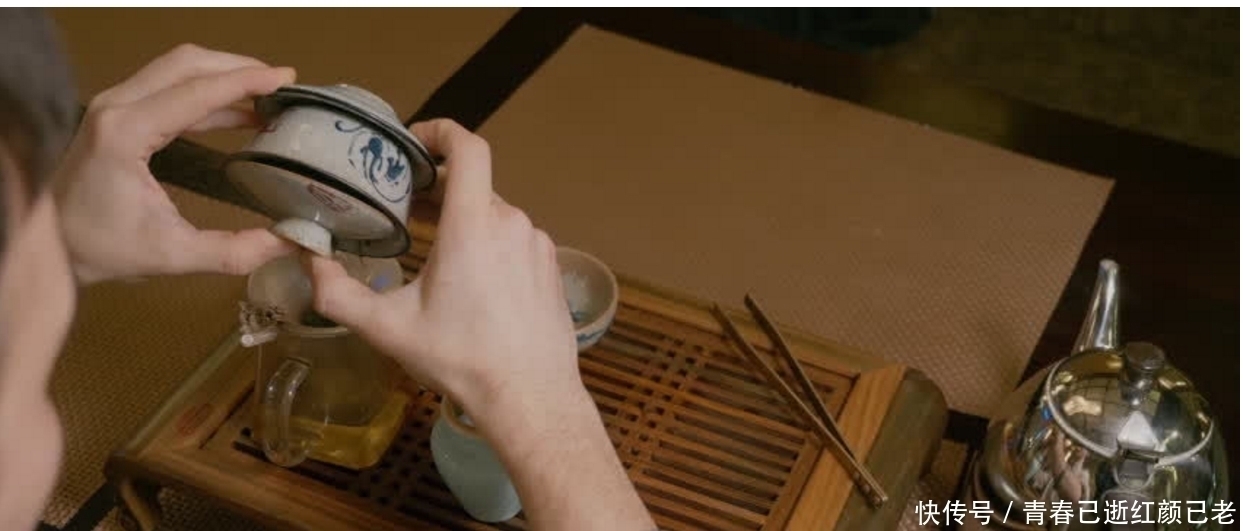 中国人|中国人为啥都爱喝热水？殊不知有这种功效，这是一种富态习惯！