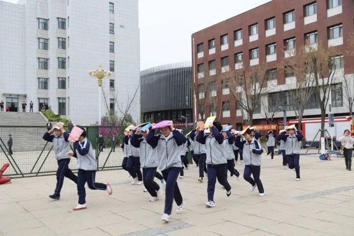 地震避险演练！济南历城二中被评为国家防震减灾科普示范学校