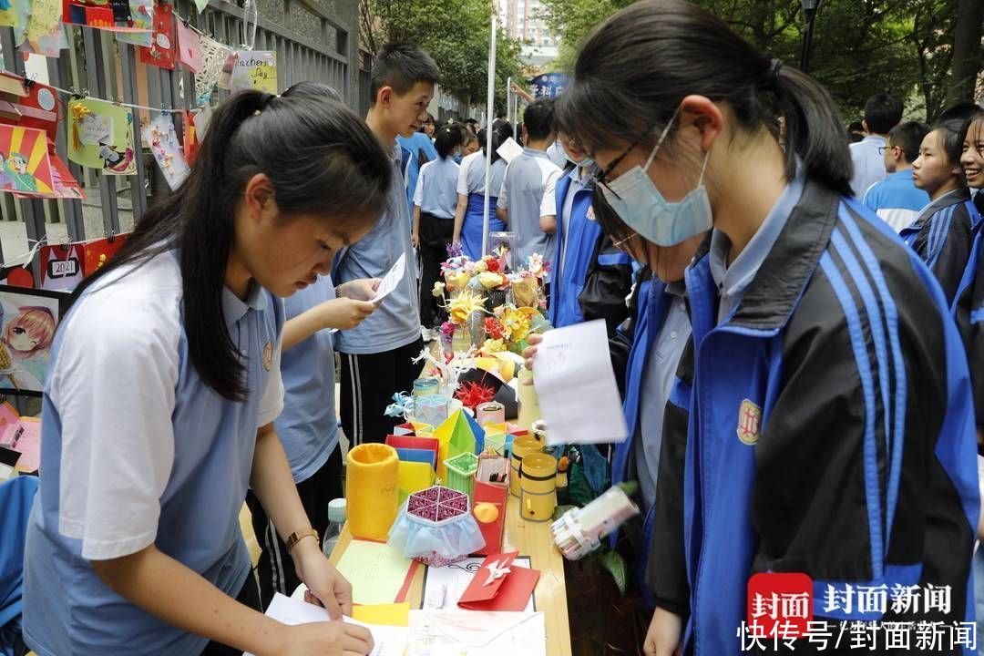 净化|水火箭制作、航模组装、污水净化比赛……这个科技节好热闹