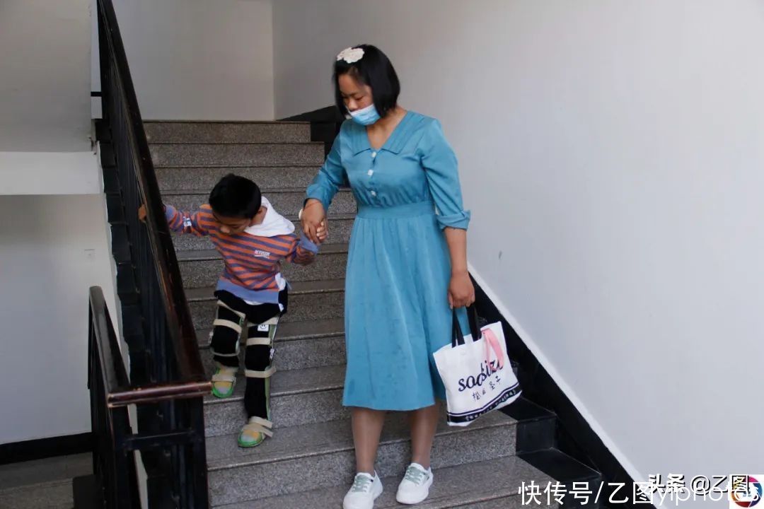 治疗|漂亮妈妈怀孕7个月乘坐公交,路上颠簸引发悲剧:幸福被我毁了