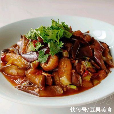 好吃|迷倒全家的蒜香红油焖茄条，真心好吃
