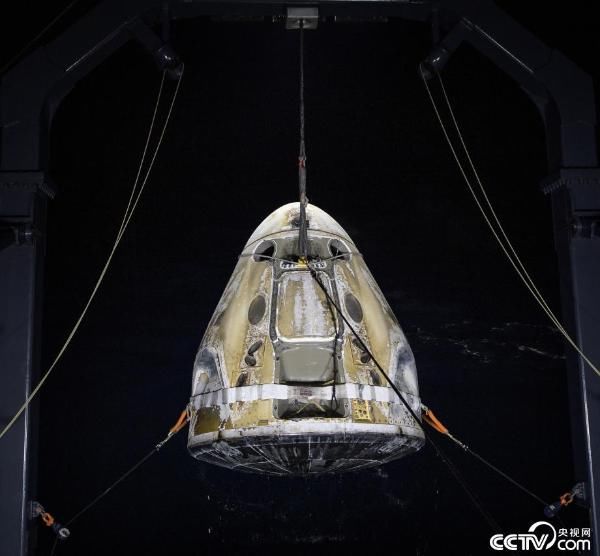 宇航员顺利返回地球 美国完成首次商业载人飞行任务