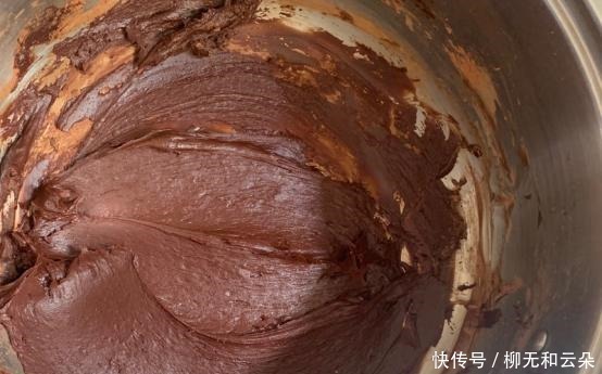 制作巧克力松露不需要巧克力,只需要两种材料,吃得停不下来