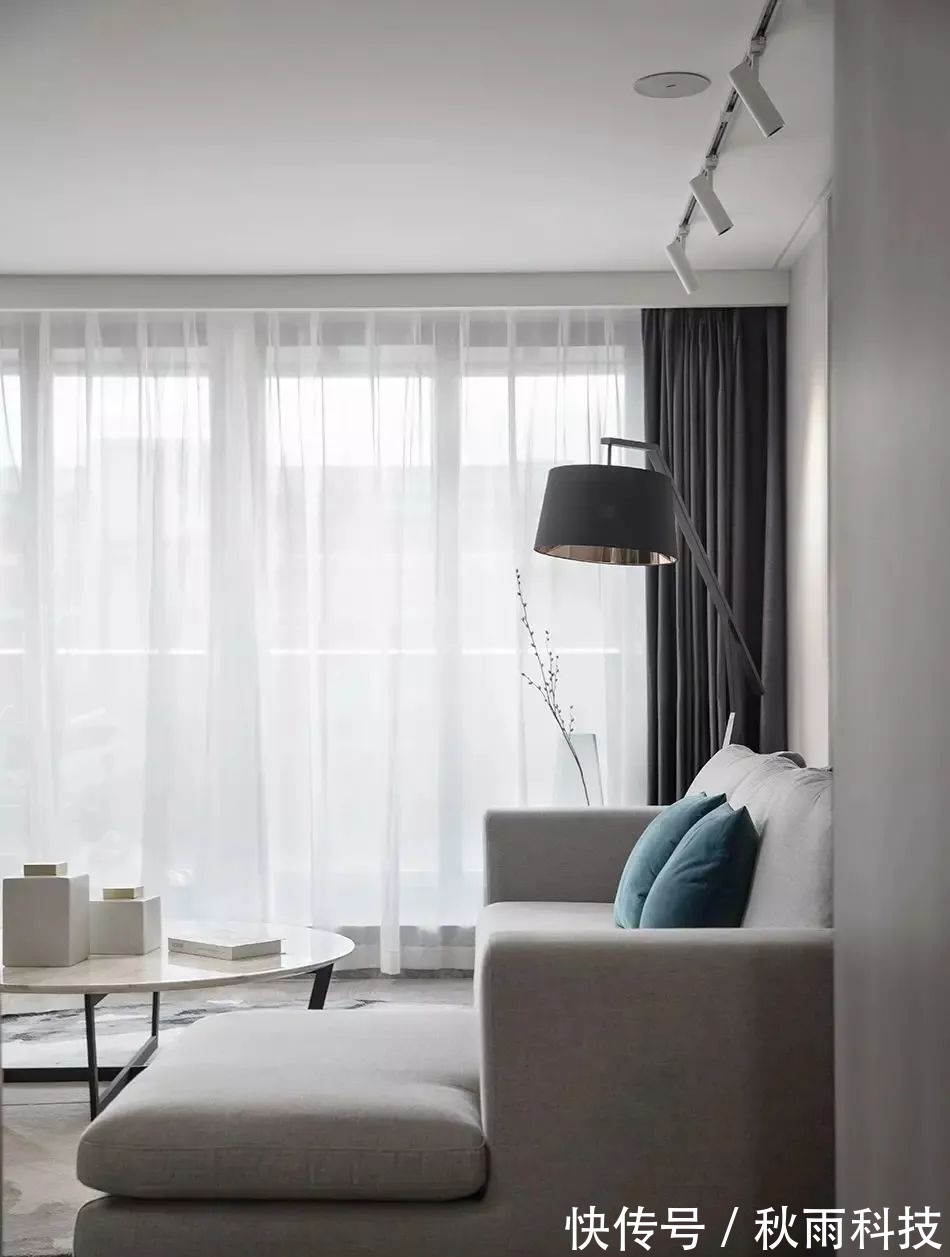 为主人|190㎡现代简约复式,灰白配+木饰面,营造安静优雅的空间