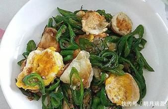 下饭|青椒炒鸡蛋的新做法,鲜美香辣,超下饭,拿肉都不换
