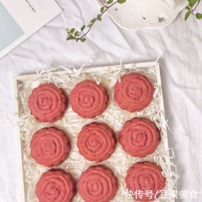 玫瑰红豆酥，弥漫着爱的浪漫