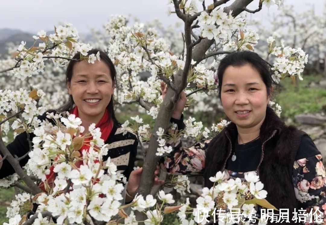 叔叔|旅游拍照一定用得上！适合中老年人的7个拍照姿势！