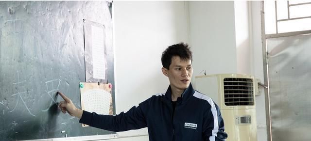 体育老师的字堪比书法家,书法是体育老师教的这次不背锅