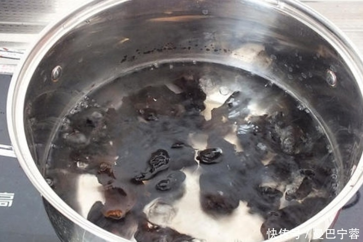 3个鸡蛋2个杏鲍菇,1周给孩子吃2次,补钙补铁比骨头汤还强