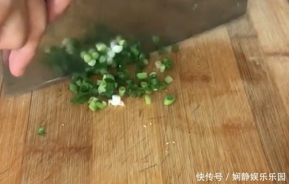 早上|豆腐又出新吃法,做法简单,外酥里嫩,早上花几分钟做一大盘
