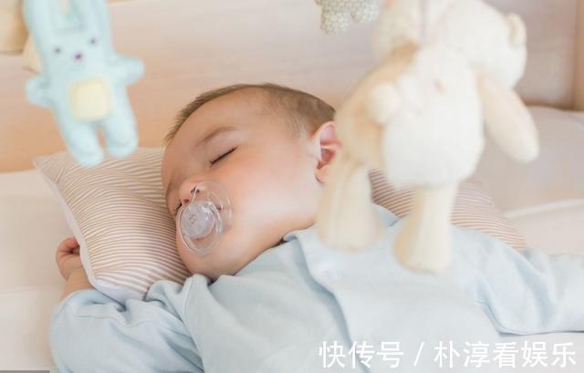 宝妈|2.5米的床一家三口睡,老公还说挤,宝妈半夜一探究竟