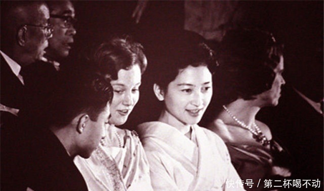 她是当今世界上唯一一位真正的皇后 为何却不愿和皇帝合葬 今日热点