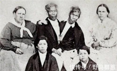 兄弟|这对华裔连体兄弟靠表演成名,娶了一对姐妹,生了22个孩子