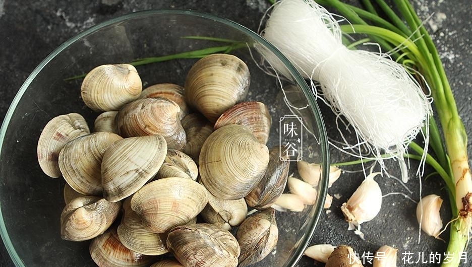 这海鲜春天最鲜嫩,和粉丝一起蒸,原汁原味又不失营养,老少都爱