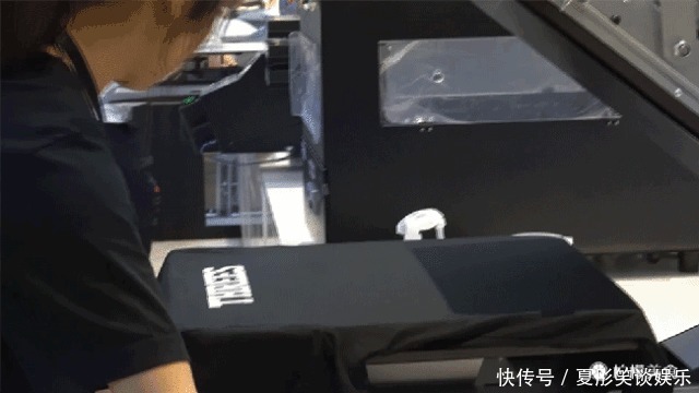 亚洲最大JORDAN旗舰店开业,我冒雨把“黑粉脚趾”买到手了!