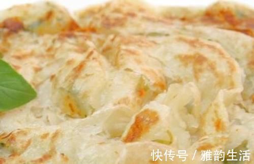 葱油饼“这样做”太简单了不烫面也不揉面，酥脆又分层