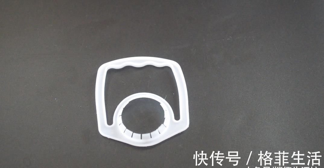 洗菜池边上放一个油桶提手, 作用太棒了, 解决了很多家庭的烦恼