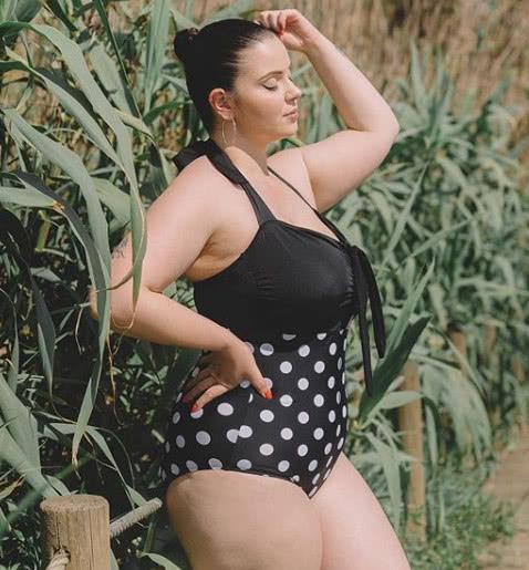 玛莲娜|200斤的女人当上了模特,赘肉满身身材很匀称,深得网友喜爱