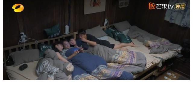 張藝興|張藝興、彭昱暢嗨聊游戲，黃磊、何炅暗稱有代溝