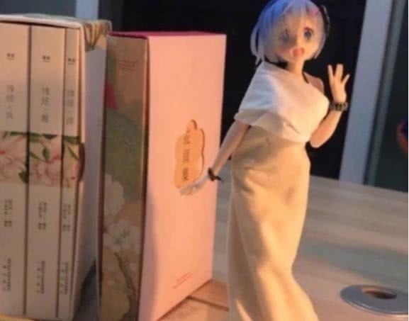 哥斯拉|女神手办被老妈发现,一小时后大变样有一种冷,叫你妈觉得你冷!