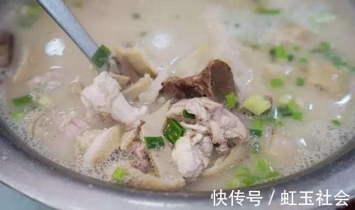 炖羊肉,香料越多越难吃,只放3样就够了,羊肉不膻,汤汁鲜美